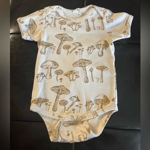 Kate Quinn Mushroom Bodysuit Onesie 18-24 month